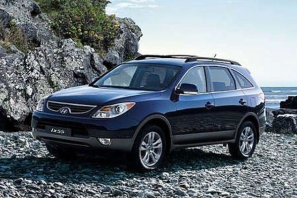 С дължина от 4840 мм този корейски SUV напълно логично се предлагаше със 7 места в салона. Освен с отлично съотношение  цена-оборудване, той може да се похвали и с мощен 3.0 V6 турбодизелов двигател, развиващ 240 к.с. Освен това, ix55 имаше задвижване на всички колела чрез многодисков съединител, така че той можеше да закара много хора и багаж на труднодостъпни места.