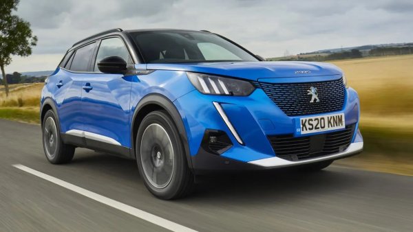 С второто поколение на този модел Peugeot успя да го направи обект на всеобщото желание. За разлика от първото, което изглеждаше като 208, уголемено на ксерокс, това поколение има свой собствен дизайн - футуристичен, но без да е стряскащ. 
