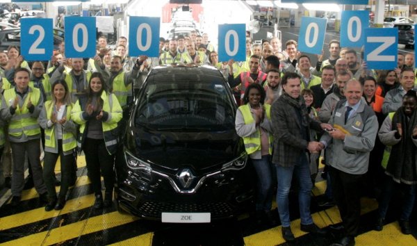 Жил Норман: "Обемите се увеличават. До момента имаме 100 процента ръст спрямо миналата година. И най-после ни позволява икономии от мащаба. При 30 000 коли годишно такива ефекти няма. Но при 100 000 годишно вече се проявяват. 
Междувременно понижихме чувствително себестойността на батериите. 
Сега ни остава да направим още една решаваща стъпка, и ние вече я показахме през октомври: новата CMF електрическа платформа, която ни позволява да намалим себестойността с 30 процента. Разработихме и собствен електромотор, много по-мощен от досегашните, и с 20% по-евтин за производство. 
Така че, за да отговоря кратко, ние вече сме на плюс от нашите електромобили, и ще подобрим това още повече с дебюта на новата ни гама през 2021 година". 
