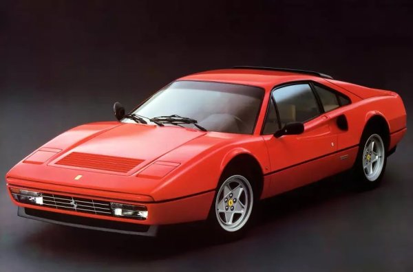 През 1985 година компанията сваля покривалото на наследника на 308. Една от най-важните разлики е 328 Tipo F105 CB (до 271 к.с.). Ускорението до 100 км/ч отнема по-малко от 6 сек, а максималната скорост надхвърля 260 км/ч. Сглобяването на Ferrari 328 GTB и 328 GTS продължава до 1989 година. Произведени си 1344 купета и 6068 спайдъра.
