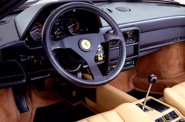 Наследството на Ferrari 208 Turbo е продължено от модернизираните GTB Turbo и GTS Turbo - този път с интеркулер и нов компресор. Както и преди, те са насочени към вътрешния пазар, където колите с двигатели над 2 л са в "неблагоприятна" група от данъчна гледна точка.

V8 Tipo F106 N е разработен с участието на легендарния инженер и експерт по турбокомпресори Никола Матераци. Той има също така пръст в Ferrari F40 и други гръмки проекти. Turbo произвежда 254 к.с. и е малко по-бавно от модификацията с атмосферния V8 - ускорява до 100 км/ч за 6 сек. Произведени са 308 купета и 828 тарги.
