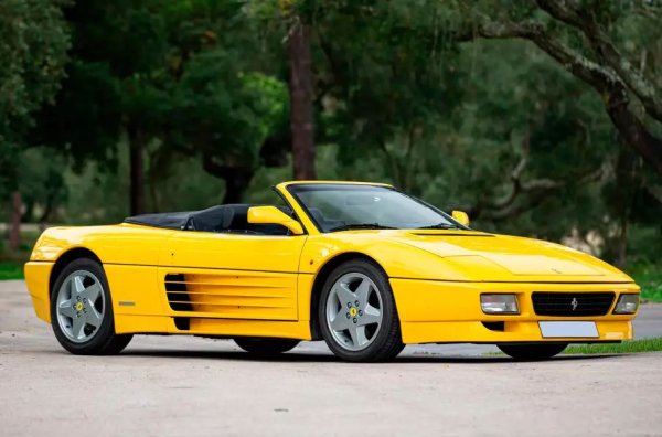 През 1993 г. се извършва актуализация, имената са променени на GTB (купе) и GTS (тарга). Ог V8 вече са извлечени 30 к.с. благодарение на нов софтуер, увеличено съотношение на компресия (10,8:1 срещу 10,4:1), модифициран всмукателен колектор, модифицирани настройки на газоразпределението и модифицирана изпускателна система.

Ferrari от последната версия са много редки - 252 бройки GTB и 137 GTS. За сравнение, тези преди рестайлинга са съответно 2894 и 4228. Има и Spider кабриолет, първото такова серийно Ferrari от този тип след 365 GTS/4 Daytona от 70-те. Колата на снимката от 199 година е продадена на търга на RM Sotheby's в Париж през 2024 година за 86 250 евро.
