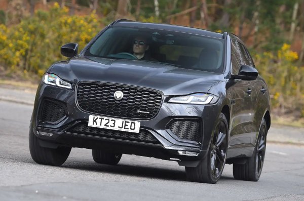 Само 15% от докладваните модели на Jaguar F-Pace са се повредили, а резултатът на модела от 93% отразява факта, че се представя много по-добре от много конкуренти по отношение на надеждността. 

Проблемите обхващат широк спектър от компоненти, включително климатик, акумулатор, каросерия и сателитна навигация/информационно-развлекателна система. Jaguar покрива разходите за 95% от ремонтните работи.