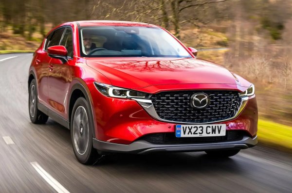 Отново бензиновите версии на Mazda CX-5 са причинили най-много мъка на собствениците. Като цяло те са претърпели по-малко повреди от дизелите (18% в сравнение с 25%), но отстраняването на проблемите е отнело повече време. 

Проблемите с каросерията и електричеството са най-честите оплаквания, като 19% от колите са прекарали в сервиза повече от седмица. Mazda плаща за ремонта в 69% от случаите.
