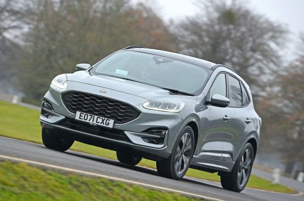 Най-новият Ford Kuga се оказва по-добър от предишната версия. Собствениците на 34% от колите съобщават за повредите, като Ford пое разходите за 91% от тях. 

Повече от половината коли - 57%, обаче са престояли в сервиза повече от седмица. Основните оплаквания са от 12-волтовата батерия - 26% от всички повреди.
