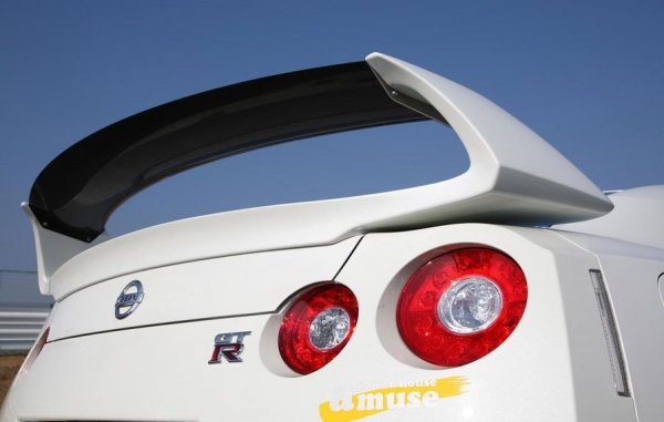 Nissan GT-R Phantom се очаква в началото на следващата година, но цената му все още не е обявена.