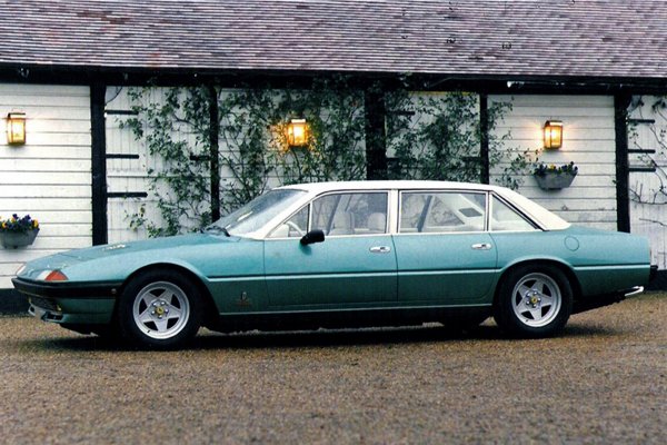 Колкото и да е странно, но от този модел са направени около 400 бройки от началото на 70-те до края на 80-те г. на миналия век! В базовото ниво има климатик, автоматична скоростна кутия аудиосистема и др. Да, прилича на длето, но от 0 до 100 км/ч за 5 сек и почти 400 коня мощност са доста. Сега такива могат да се купят за 50-70 хиляди евро. Малка поправка - става дума за купето с две врати. Седанът е произведен в един екземпляр.