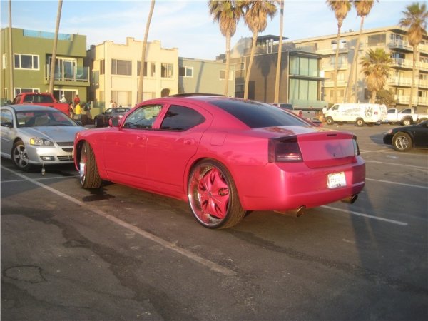 Доработен Dodge Charger с 26-нчови колела