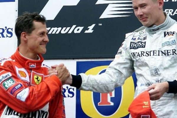 БИТКИТЕ С ХАКИНЕН // През 1998 и 1999 Михаел е най-сериозният съперник на Мика Хакинен в битката за световната титла, но финландецът печели и двете титли.