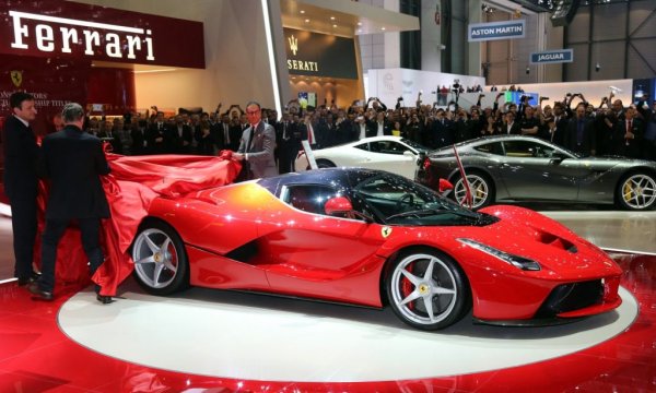 Екипът на Automedia беше в Женева през 2013, когато два от трите най-впечатляващи хиперавтомобила на десетилетието бяха представени с по-малко от час разлика помежду си. LaFerrari и Р1 си останаха главна тема за автомобилните медии през цялата година, особено след като няколко месеца по-късно се появи и последният член на тази "троица" - Porsche 918.