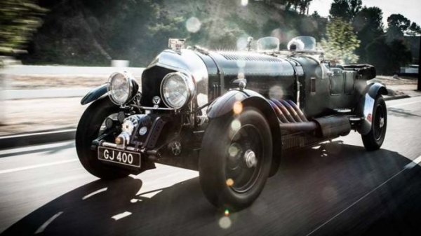 Това звание държи моделът Bentley Meteor, който консумира 117 литра бензин, 64 литра вода за охлаждане, 57 литра моторно масло и 16 литра масло за трансмисията на 100 км. Причината за този невероятен разход е авиационният 27-литров V12 двигател от изтребителя Spitfire.