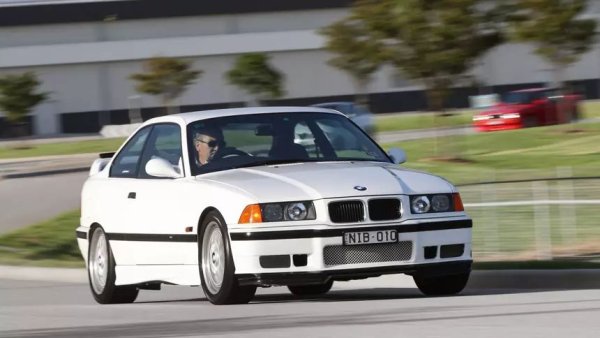 Специална хомологационна версия за австралийските ендуро състезания. Теглото на M3 е намалено с 90 кг. За разлика от други ограничени издания, това има промени, различни от цвета на каросерията. Двигателят е донастроен, включително разпределителните валове, ECU, изпускателната и смазочната система, а съединителят, окачването и спирачките са подобрени за използване на писта. Резултатът е най-мощното M3 от поколението E36: ​​3-литровият двигател произвежда 324 к.с. Освен това е много рядко - едва 15 бройки.
