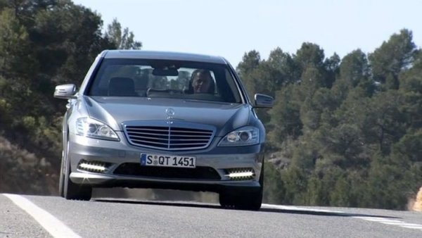 Когато става дума за луксозен седан от висок клас, се сещаме за S-Class, който винаги е бил сред най-добрите модели на Mercedes-Benz. А ако се съди по статистиката и отзивите на собствениците, именно поколението W221, произвеждано от 2005 до 2013 година, е най-надеждното в историята на модела. Той се предлага и с някои от най-забележителните V8 силови агрегати - 4,9-литров с мощност 429 к.с. и 4,7-литров двигател, поставян именно на версията S500. Въпреки, че вече не се произвежда, W221 остава много търсен и днес.