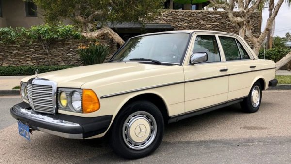 Представен в Европа през 1973 година, моделът 250D се появи и на пазара в Северна Америка около година по-късно. Това е най-мощният дизелов автомобил на марката по това време, като получи няколко обновявания, което покачиха цената му. Сред тях е 240D, който може и да не беше много бърз по днешните стандарти &ndash; максималната му скорост е 170 км/ч, се оказа много надежден, благодарение най-вече на 2,4-литровия му дизелов двигател. Бройки от модела все още се движат по пътищата в наши дни.