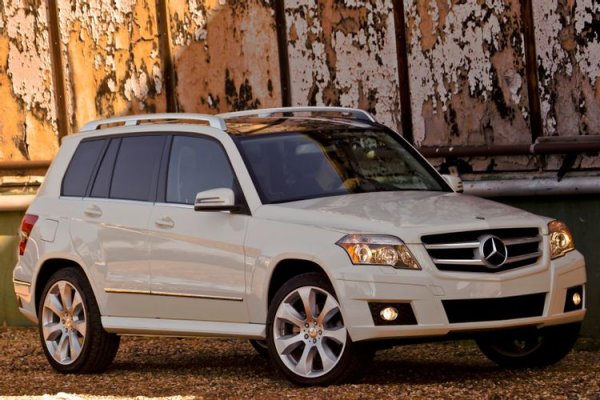 Mercedes-Benz GLK е един от най-здравите и надеждни модели, произвеждани някога от германската автомобилна компания. Произвеждан от 2008 до 2015 година GLK-Class е компактен луксозен кросоувър SUV с кодово име X204. Особено успешна е модификацията GLK 350 4Matic, която се задвижва от различни двигатели. Сред тях са M272 DE 30 V6 с 268 к.с. и M 276 DE 35 с 302 к.с Версията от 2014 година дори получи най-високи оценки от J.D. Power and Associates.