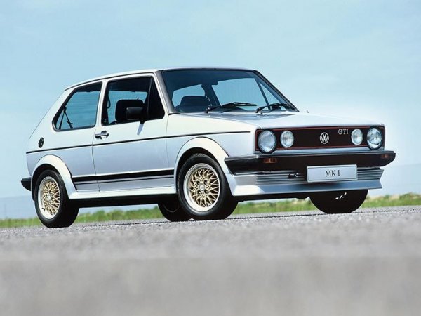 Първото поколение на този автомобил популяризира идеята за "горещия" хечбек. Някои дори казват, че той я е създал... Във всеки случай, авторитетът на бързите BMW и Мерцедес никога не е бил под такъв натиск от един доста демократичен модел, в който много хора се влюбиха. Днес за екземпляр в добро състояние искат между 21 900 и 31 800 евро.