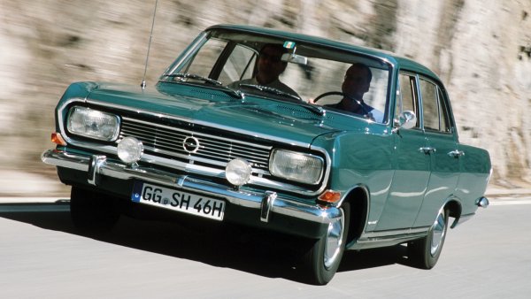 Името на двигателя на Opel Cam In Head произлиза от факта, че неговият разпределителен вал е монтиран в цилиндровата глава, а не в блока, но между клапаните, а не над тях, както при конвенционалните двигатели с горен разпределителен вал.

Забележителен със своето дълголетие, CIH дебютира в Opel Rekord през 1965 година, а цели три десетилетия по-късно е наличен в офроудъра Opela Frontera (по същество дериват на Isuzu).