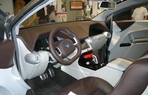 F2 бе последният прототип на компанията, представен през 2010. Той обещаваше на клиентите 3.6-литров мотор с 340 коня, 25 сантиметра просвет и всички съвременни технологии - макар и в странната комбинация с допотопен 4-степенен автомат и листови амортисьори. Колата предизвика интерес по изложенията, но после компанията банкрутира и така и не се стигна до серийно производство. Няколкото оцелели бройки са търсени от колекционерите.
