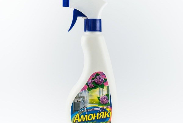 Ако всички предишни методи не са дали желания резултат и не са освободили интериора на автомобила от вонята на цигарите, тогава можете да използвате тежка артилерия - амонячен разтвор или чист амоняк. Това са доста мощни абсорбанти, значително по-добри по сила в сравнение с вече споменатите оцет и активен въглен. 

Изсипани в плосък отворен контейнер и оставени в колата за 5-10 часа, те са в състояние да премахнат дори силно вкоренени миризми в тапицерията на седалките, тавана и пластмасата. Но след такава процедура колата все пак ще трябва да бъде изключително добре проветрена. Без това е абсолютно невъзможно да се тръгне по пътя. Високите концентрации на тези вещества във въздуха могат да причинят замайване или дори припадък.