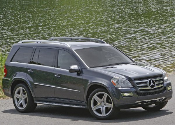 Седемместният кросоувър на Mercedes е мощен и просторен, но не и много надежден. Повечето от проблемите му са свързани с пневматичното окачване, особено по пътища с лоша настилка. Освен това спирачките са доста слаби за такъв тежък автомобил, поради което бързо се износват. Електрониката също не е сред силните му страни.