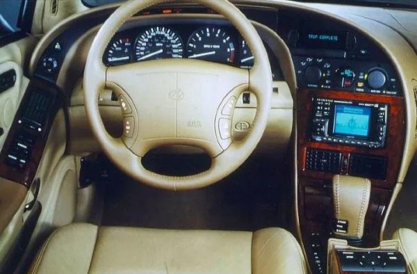 Oldsmobile представи системата GuideStar, която позволи на водача да управлява аудио системата с гласа си. Това беше истински пробив в комфорта при шофиране, тъй като намали разсейването от шофирането и направи процеса на смяна на пистите по-лесен и удобен.