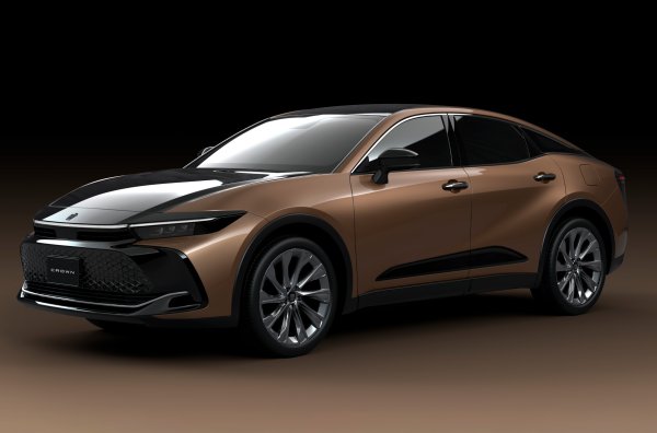 Името на седана, произвеждан от 1955 г., отиде при четири модела наведнъж. Гамата включва обикновен и &bdquo;всъдеходен&ldquo; седан, &bdquo;вдигнат&ldquo; хечбек и кросоувър, наречен &bdquo;комби&ldquo;, като засега са известни само параметрите на крос-седана.