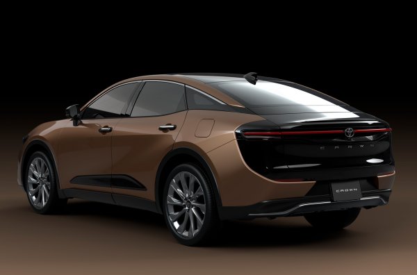 Размерите са дължина от 4930 мм, широчина &ndash; 1840 мм, височина - 1540 мм и  разстояние между осите - 2850 мм. Колата има впечатляващ пътен просвет, плавни линии и скосен покри, като ще се предлага в два хибридни варианти. Първият е базиран на 2,5-литров атмосферен мотор, а вторият &ndash; на 2,4-литров турбодвигател. Мощността е 186 и 272 к.с., а задвижването &ndash; към четирите колела.