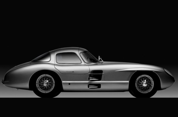 Купето е създадено преди 66 години за моторни спортове, но колата никога не е участвала в състезанието. Един екземпляр отиде при шефа на тестовия отдел на компанията Рудолф Уленхаут. 