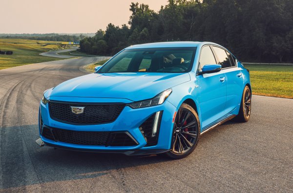 За сравнение, CT4-V Blackwing струва в Щатите минимум 88 000 долара, а CT5-V Blackwing - почти 126 000 долара. 