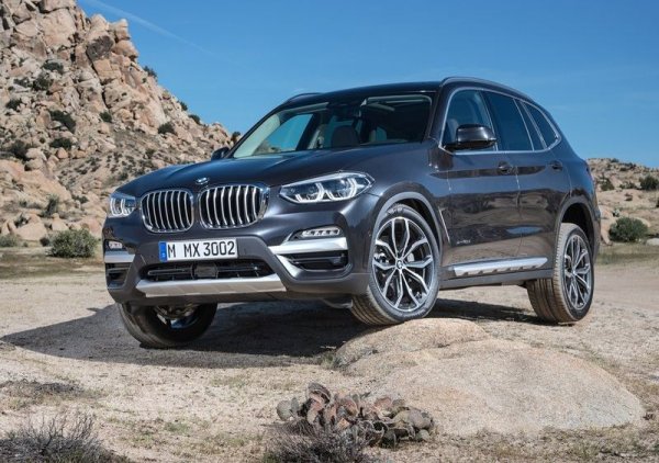 X3 е чудесен избор, ако търсите престижен SUV с 5 места. Водачите ще харесат силната гама от двигатели и перфектното управление, а пътниците могат да се насладят на луксозния и просторен интериор. Освен това получавате стандартно системата за развлечение iDrive на BMW, което е истински бонус, защото е сред най-добрите.