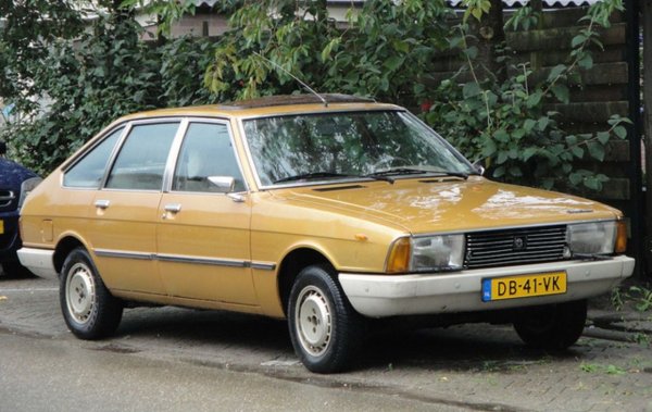 В завода АЗЛК в Москва са докарани няколко бройки от модела на Simca (на снимката), които са разглобени. Задвижващите агрегати са пратени в лабораторията, а инженерите-конструктори използват основата, за да направят "Москвич-2141". В крайна сметка готовият модел е именно с купе на Simca, но със съветски двигател. "Алеко" е и последният съветски модел, сглобяван у нас - в завода в Ловеч. 