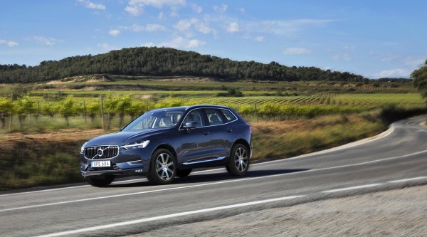 Отново на финала са три кросоувъра, като първото място е спечелено от Volvo XC60. Шведският модел успява да се справи с Land Rover Range Rover Velar и Mazda CX-5 при последното гласуване.

