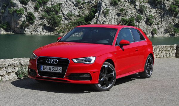 Сестричката на VW Golf - премиум-моделът Audi A3, се появява на пазара по-късно и затова участва в конкурса прз 2014 г. И го печели сравнително лесно, като на финала нейни съперници са Mazda 3 и BMW 4-Series.
