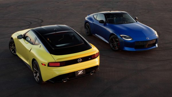 След доста, доста дълго чакане Nissan най-после е готов с наследника на поостарелия 370Z. Наречена само Z, новата кола впечатлява и с дизайна, и със способностите си: 400 конски сили от трилитровия V6 с туин турбо, с цели 30% повече от предшественика си. 
