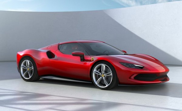 Италианците вече показаха последната си суперкола, чиито доставки ще започнат догодина. 296GTB изглежда като забележително постижение на инженерната мисъл с новаторския си V6 със 120-градусов ъгъл между цилиндрите, съчетан с хибридна система. За класическите фенове на марката Ferrari с V6 звучи като богохулство, но всъщност инженерите са се погрижили нито мощността, нито динамиката тук да отстъпват на традиционните V12 чудовища. 
