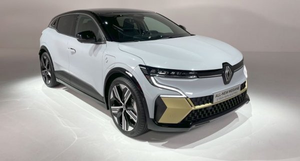 Още един модел, до който успяхме да се докоснем на предпремиерно представяне в Париж. Това е следващото поколение в електрификацията за Renault - с нова платформа, доста по-напредничави батерии, способност за бързо зареждане, която далеч надминава тази на Zoe, и още куп новости. Името не бива да ви подвежда - тази кола се нарича Megane, не защото има нещо общо с досегашния бензинов или дизелов Megane, а защото според създателите й "върши работата на Megane".
