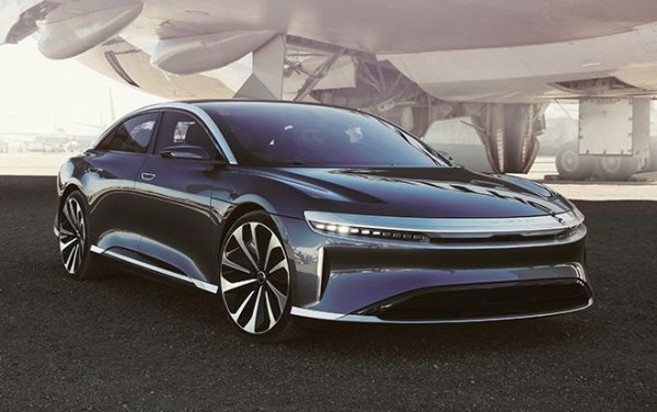 Този автомобил е в списъка ни за най-очакваните модели на следващата година... за четвърта година подред. Стартъпът, който отдавна се заканва да детронира Tesla, на няколко пъти отлагаше датата за първите си доставки, но вече изглежда, че дебютът на Air е само въпрос на месеци. На цени между 77 000 и 169 000 долара, този елегантен автомобил обещава пробег между 640 и 730 км с едно зареждане, 1111 конски сили за най-мощната версия и още ред впечатляващи показатели. 
