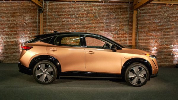 Новото поколение елекромобили на алианса ще стартира с Megane E-Tech при Renault, и с Ariya при Nissan. Японската версия ще е типичен кросоувър с 480 км пробег с едно зареждане и със стартова цена около 40 000 долара за Северна Америка. Тепърва очакваме показателите за Европа. 
