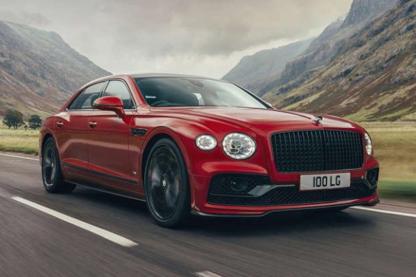 Модел - 4.0 V8  

Каталожна цена - 170 720 лири 

Стойност след 3 години - 113 900 лири 

Спад на цената - 56 820 лири 

Запазена стойност - 66,7% 

Bentley Flying Spur е изключително желан луксозен автомобил – не само заради емблемана на носа си. Той е удобен и красиво изработен, но също така предлага невероятна производителност, без значение коя версия ще бъде изберана. 4,0-литровият V8 вариант, цитиран тук, е особено добър и би трябвало да запази голяма част от стойността си след три години или 36 000 мили. 