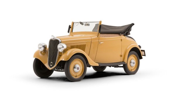 Първата масово произведена машина на Datsun със собствен дизайн пристига през 1935 г. Дизайнът на Datsun 14 обаче има повече от мимолетна прилика с Austin Seven, черта, която компанията ще продължи да следва след войната, макар и по лиценз за производство на Austin A40 и A50.

Преди отношенията да станат толкова сърдечни, се говори, че Austin изпраща Datsun Type 14 в Обединеното кралство, за да го разглоби  и да провери за нарушаване на авторските права.
Можем само да предположим, че не са открити такива или компаниите са се споразумели, защото скоро след това на Nissan е разрешено да произвежда Austin по лиценз, поне до 1939 г.
