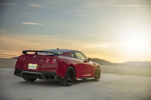 Nissan разкри новия GT-R Track Edition 2017