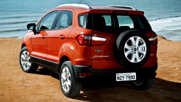 Особено нелепо изглежда решението за поставяне на резервното колела на вратата на багажника. Причината е, че при студено време покритият с лед капак на резервната гума просто няма сваляне. И в крайна сметка първият EcoSport се оказа неуспешен опит на Ford в един от най-оспорваните сегменти на пазара.
