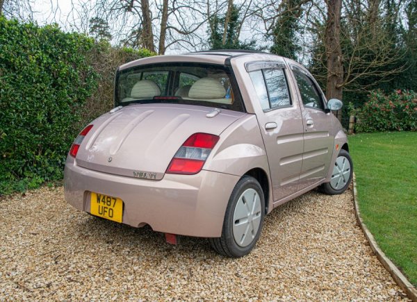 Това обаче изобщо не помага на автомобила, който има и някои проблеми. Например, заради специфичната форма на задните врати достъпът до втория ред седалки е много труден. В крайна сметка Will Vi е спрян от производство само след 2 години, като са продадени около 16 000 бройки от модела.
