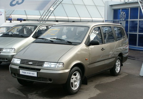 През 1998 г. експерименталното предприятие на АвтоВАЗ (по това време има цял такъв завод) създава една от най-странните машини в историята на компанията. Миниванът &bdquo;Надежда" е изграден на платформата на удължената &bdquo;Нива", като се отличава с лошо качество на сглобката, големи и неравномерни пролуки в каросерията и лошата защита срещу корозия. Външността също не е никак впечатляваща, като това се дължи до голяма степен на различните по размер фарове (при първото поколение).