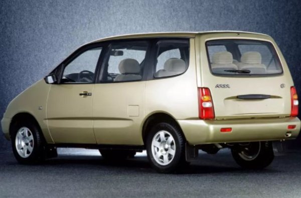 През 2002 г. моделът претърпява фейслифт, като получава съвременни фарове от ВАЗ-2110, както и променен преден капак. Техниката обаче си остава от 70-те години, което се оказва фатално. Най-интересното е, че &bdquo;Надежда" така и не стига до масово производство. Сглобени са около 8000 бройки, като някои стигат до потребителите, но на тях се гледа по-скоро като на екзотика.
