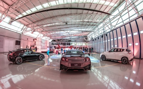 Три Nismo модела при премиерата им в България - Nissan GT-R Nismo, Nissan Juke Nismo RS и Nissan 370Z Nismo.  