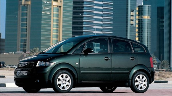 Отивайки в Германия, намираме едно единствено Audi A2. Изцяло алуминиевата му каросерия предизвика сензация при дебюта на модела и благодарение на този иновативен материал (по това време използван само за производството на спортни автомобили) A2 дори в по-тежкия дизелов вариант имаше маса от около 1100 кг. Концепцията за вътрешно пространство също се оказа успешна, както и иновативният 3-цилиндров дизелов двигател с мощност 61 к.с. 