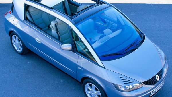 Самото име подсказва, че този автомобил е изпреварил времето си, но той така и не успя да завладее публиката, както се надяваше неговият производител. Renault Avantime се произвежда между 2001 и 2003 г. в тираж от 8545 бройки, което е около половина, очаквано от компанията. 