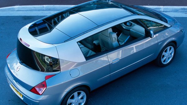 Моделът има много специфичен дизайн &ndash; футуристична каросерия с 3 врати и размери на Espace, което не го поставя в определен сегмент. Със сигурност, това е един от автомобилите, които си остават недооценени. И които, при други условия, вероятно биха имали по-голям успех на световните пазари.