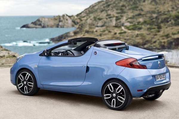 Автомобилът така и не постига усех, като са произведени в тираж от  14 370 бройки. Предлага се с избор от два двигателя - 1.3 и 1.6 Gordini. Проектът Renault Wind има основна идея - да копира Smart Roadster, представен около 10 години по-рано - през 2003 г. в Германия.